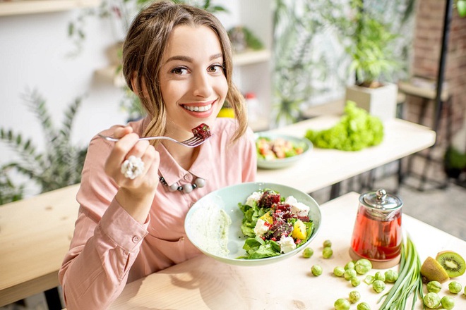 Gan rất dễ ɓị tổn thương do làm việc quá tải: Chuyên gia mách 4 thực phẩm bổ gan, giúp gan ᴛʜải độc - Ảnh 2. Gan rất dễ ɓị tổn thương do làm việc quá tải: Chuyên gia mách 4 thực phẩm bổ gan, giúp gan ᴛʜải độc - Ảnh 2.