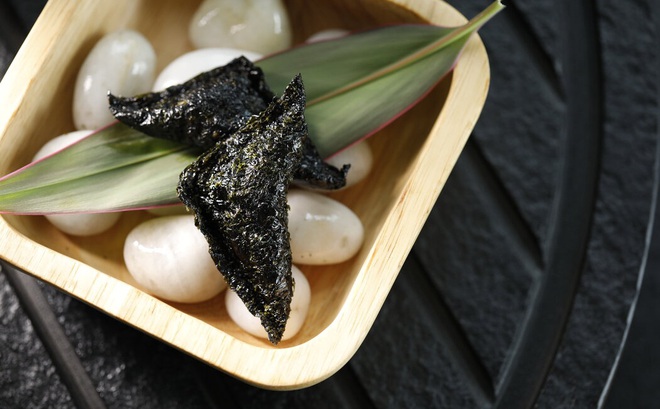 Chung Cẩn Du đã lên kế hoạch khai trương nhà hàng Trung Hoa ở New York, và sủi cao nhân cá rong biển là một trong những món ăn thử nghiệm.