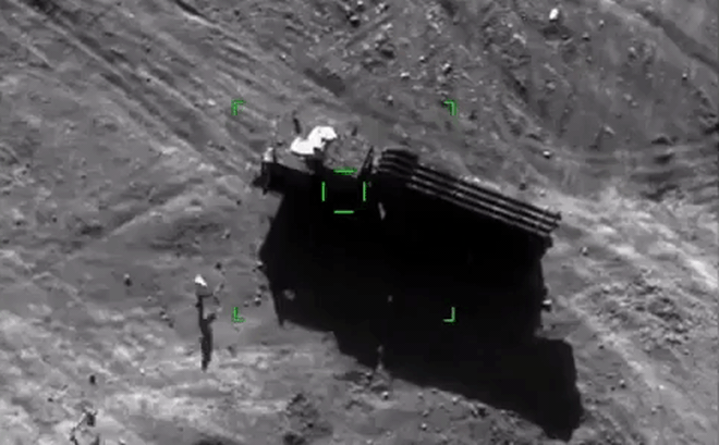 UAV Azerbaijan phá hủy pháo phản lực BM-30 Smerch của Armenia.