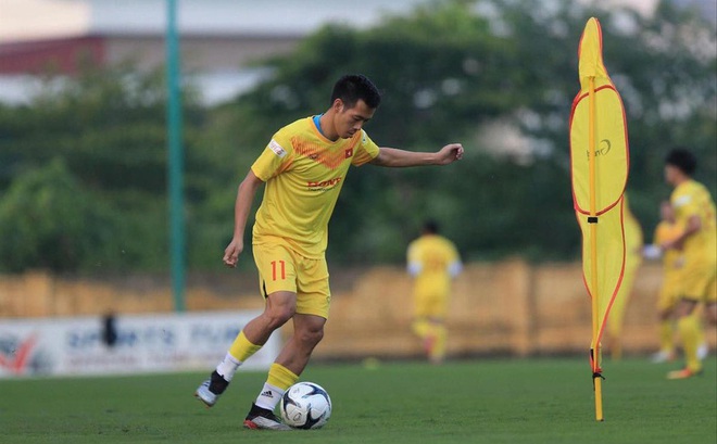 Văn Quyết liệu sẽ được HLV Park Hang Seo sử dụng cho Vòng loại thứ 2 World Cup 2022?. Ảnh: Anh Tú