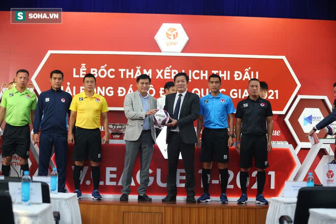 Chưa ch&iacute;nh thức đến HAGL, HLV Kiatisuk đ&atilde; nhận tin tức đầy kh&oacute; khăn - Ảnh 3.