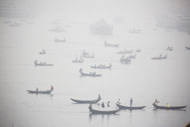 7 ngày qua ảnh: Nhà sư chơi với trăn khổng lồ trong tu viện ở Myanmar - Ảnh 11.