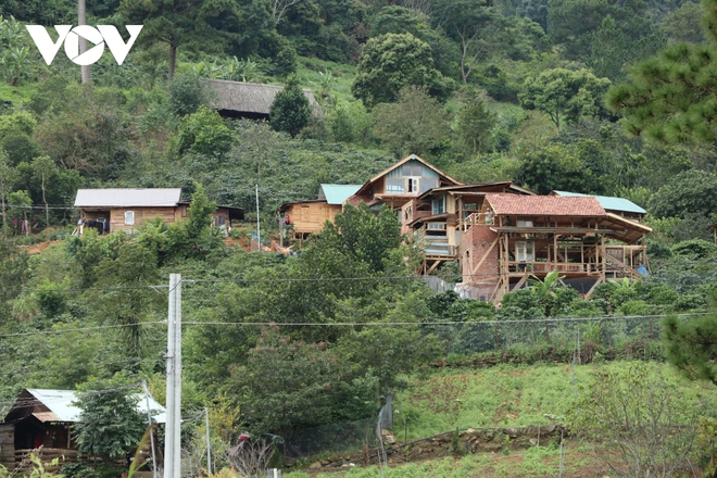 Lâm Đồng giải tỏa làng biệt thự trái phép dưới chân núi Voi - Ảnh 2.