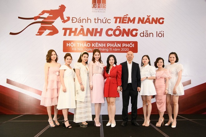 Nữ hoàng nội y Ngọc Trinh làm CEO cho Vẻ đẹp Thảo mộc Toàn cầu trên hình thức? - Ảnh 1.