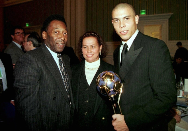 Ngày này năm xưa: Ronaldo béo lần thứ 2 giành Quả bóng Vàng - Ảnh 1.