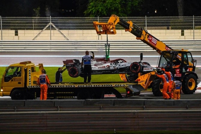 Cận cảnh: Cựu vô địch F1 thế giới thoát chết thần kỳ khi xe đua bốc cháy dữ dội - Ảnh 7.