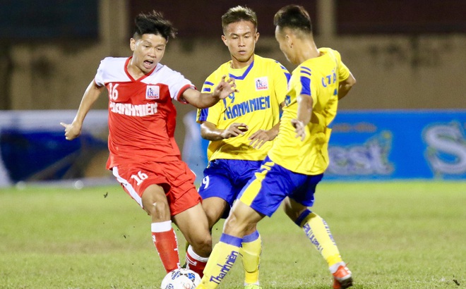 U21 Khánh Hoà (đỏ) vẫn chưa có được chiến thắng đầu tiên trên sân nhà tại VCK U21 Quốc gia 2020.