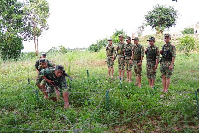 Đắk Nông: Đại đội trinh sát mình đồng da sắt trên thao trường - Ảnh 2.