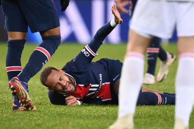 Neymar gào khóc sau chấn thương kinh hoàng - Ảnh 1.