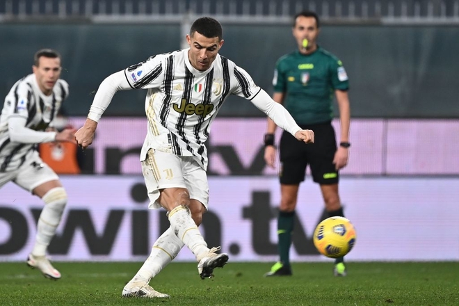 Ronaldo lại hóa Thánh Penaldo, giúp Juventus giành 3 điểm để áp sát ngôi đầu Serie A - Ảnh 3.