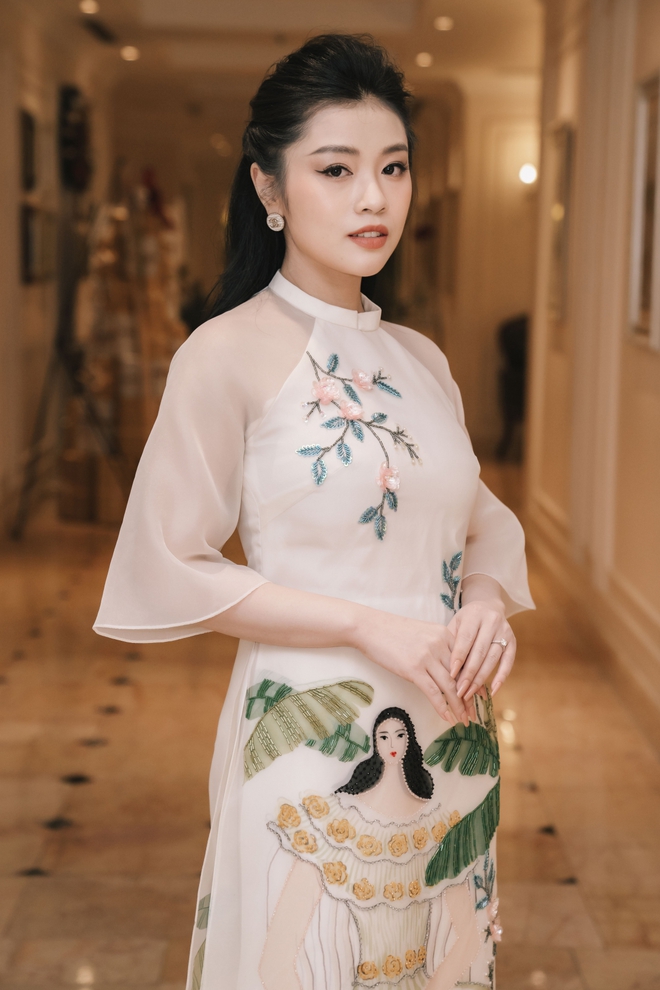 Thu Hằng ra album nhạc cách mạng - Ảnh 1.