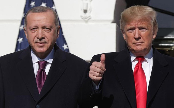 Tổng thống Mỹ Donald Trump (phải) trong một sự kiện với người đồng cấp Thổ Nhĩ Kỳ Recep Tayyip Erdogan tại Washington, DC. Ảnh: Getty Images