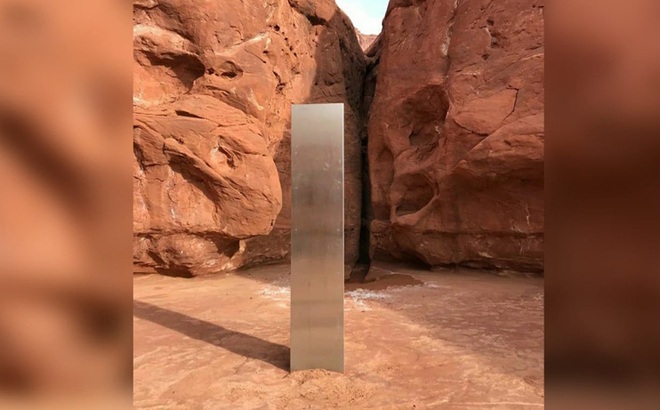 Trụ kim loại bí ẩn tại sa mạc ở Utah. Ảnh: CNN