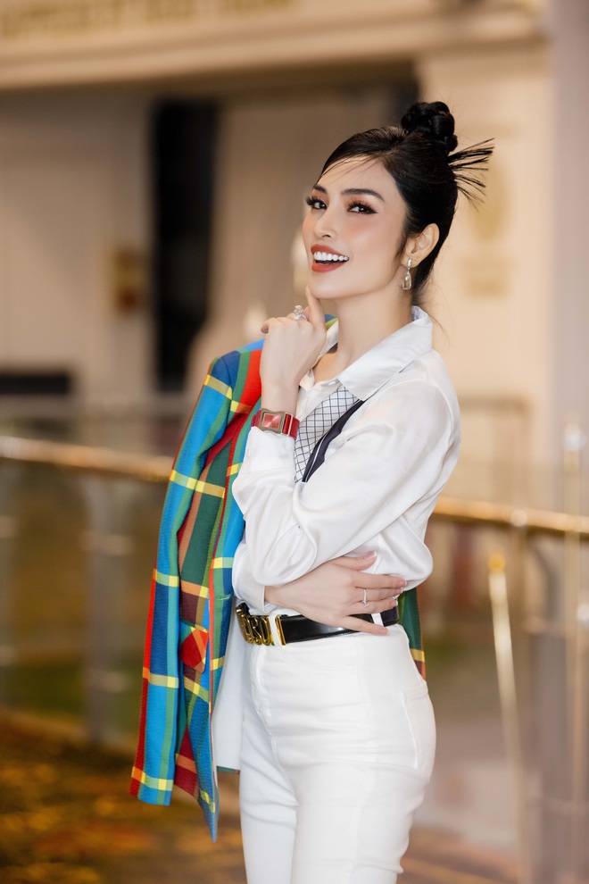 Kim Huyền Sâm nổi bật với áo vest nhiều màu - Ảnh 4.