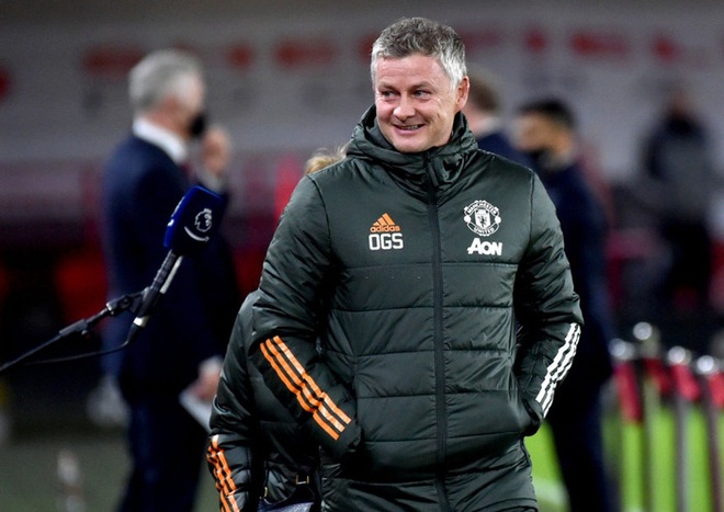 Hàng thủ lại tấu hài, Man Utd thắng thót tim để tiến sát cuộc đua vô địch Ngoại hạng Anh - Ảnh 1.