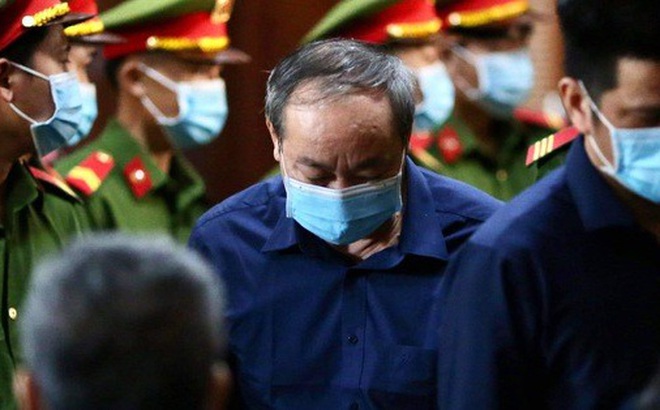 Cơ quan công tố đề nghị 6- 7 năm tù đối với bị cáo Nguyễn Hồng Trường (giữa)