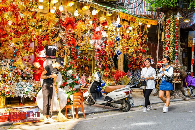 Hàng Mã rực rỡ sắc màu đón Noel - Ảnh 11.