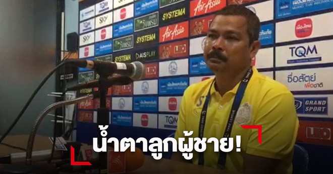 “Đè bẹp” đội của Văn Lâm, HLV Thái Lan mừng đến phát khóc trong phòng họp báo - Ảnh 1.