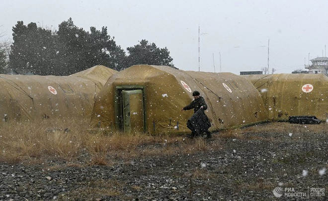 Cận cảnh quân đội Nga triển khai bệnh viện dã chiến ở Nagorno-Karabakh - Ảnh 11.