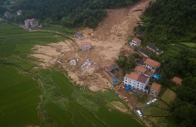 Loạt ảnh Trung Quốc năm 2020: Khủng hoảng và đau thương vì COVID-19, các di tích hàng trăm năm tuổi lần lượt bị nuốt chửng khi mẹ thiên nhiên nổi giận - Ảnh 32.