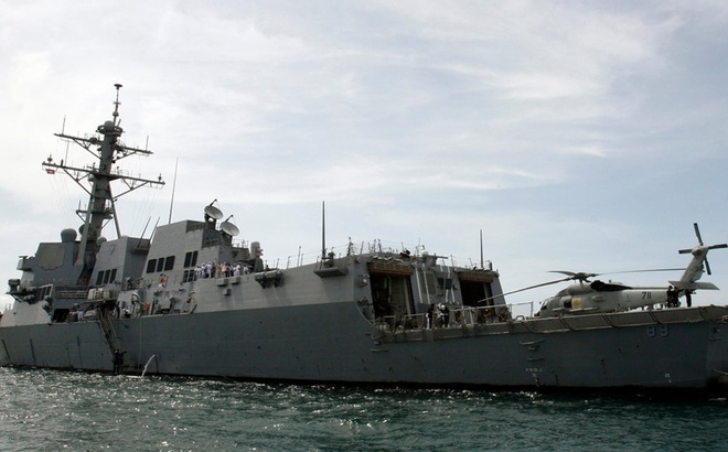 Khu trục hạm mang tên lửa dẫn đường USS Mustin của Mỹ