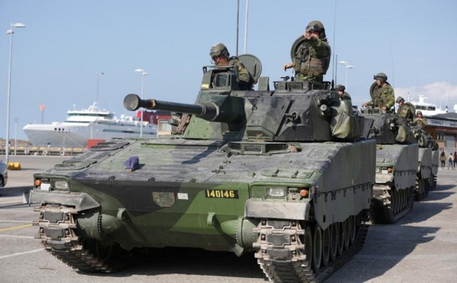 Các quân nhân Thụy Điển ở cảng Visby, đảo Gotland, Thụy Điển ngày 14/9/2016. Ảnh: Reuters