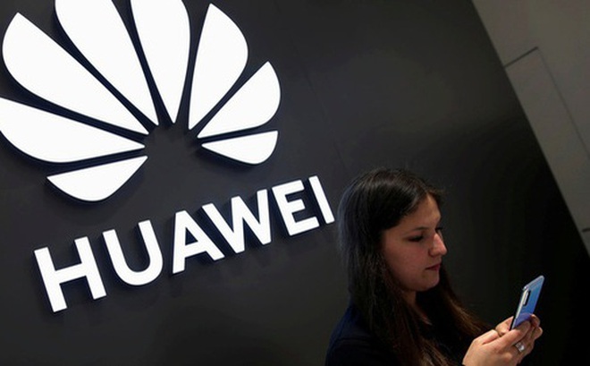 Ủy ban Truyền thông liên bang (FFC) yêu cầu các nhà mạng thay thế thiết bị Huawei. Ảnh: Reuters