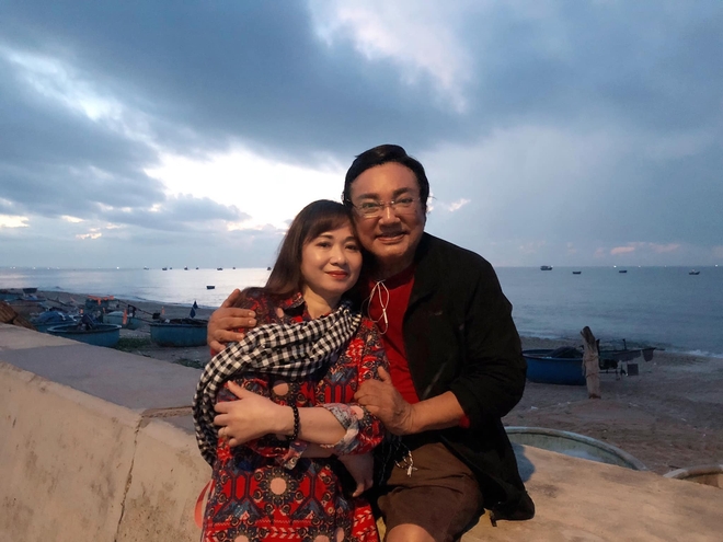 Những khoảnh khắc ngọt ngào của nghệ sĩ U80 Phú Quý và vợ kém 22 tuổi - Ảnh 10.