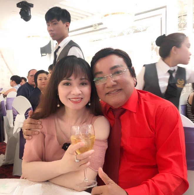Những khoảnh khắc ngọt ngào của nghệ sĩ U80 Phú Quý và vợ kém 22 tuổi - Ảnh 11.