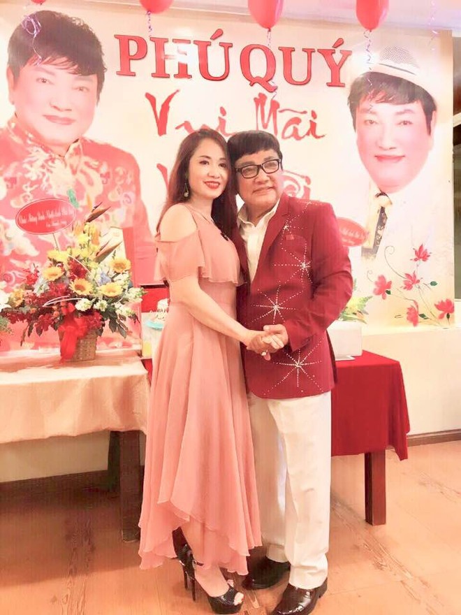 Những khoảnh khắc ngọt ngào của nghệ sĩ U80 Phú Quý và vợ kém 22 tuổi - Ảnh 2.