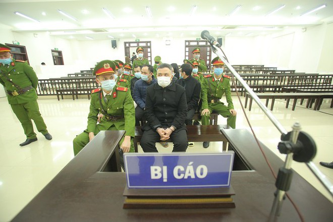 Phó giám đốc Liên Kết Việt nhận lương 2,2 tỷ đồng/tháng - Ảnh 1.