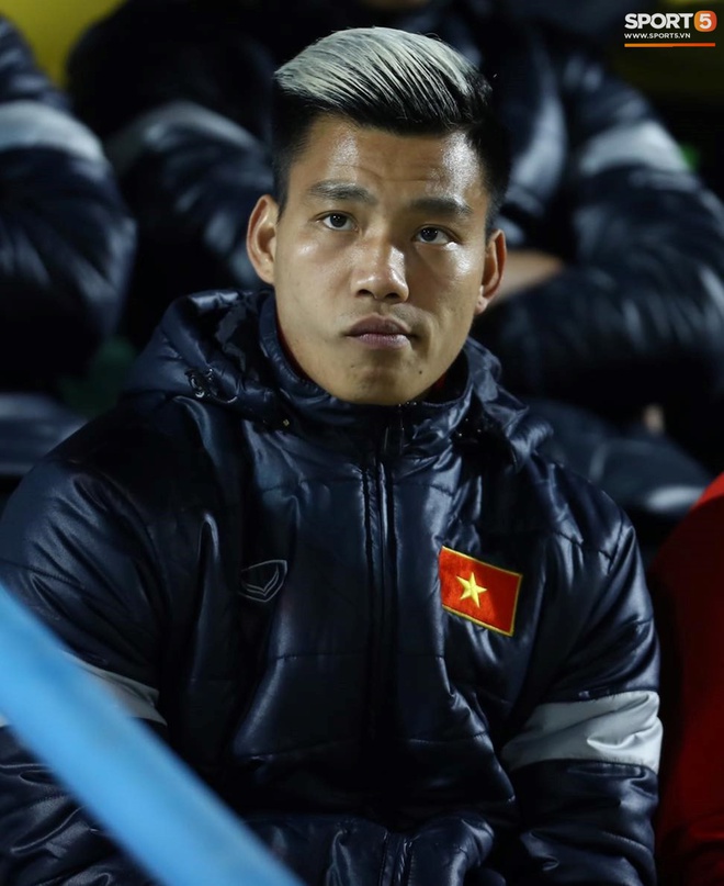 Biểu cảm của team tuyển thủ nổi tiếng khi bị cho ra rìa ở trận tuyển Việt Nam đấu đàn em U22 - Ảnh 11.