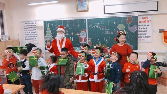 20.000 đồng/phút gặp ông già Noel, cháy sô ngày chính lễ  ​ - Ảnh 3.