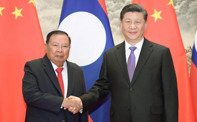 Chủ tịch Trung Quốc Tập Cận Bình và Tổng Bí thư, Chủ tịch Cộng hòa dân chủ nhân dân Lào Bounnhang Vorachith trong cuộc gặp tại Bắc Kinh năm 2019. Ảnh: Tân Hoa xã.