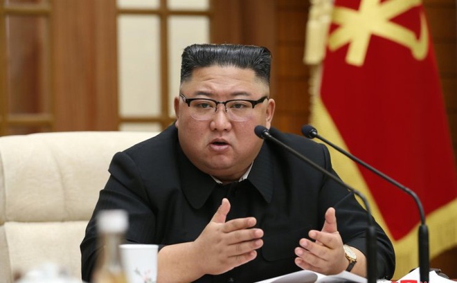 Nhà lãnh đạo Kim Jong-un chủ trì một phiên họp của đảng Lao động Triều Tiên tại Bình Nhưỡng hôm 30/11. Ảnh: Yonhap
