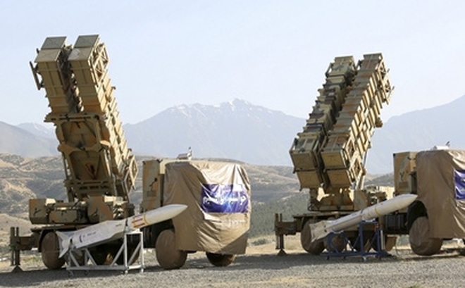 Hai bệ phóng tên lửa phòng không của Iran. Ảnh: AP