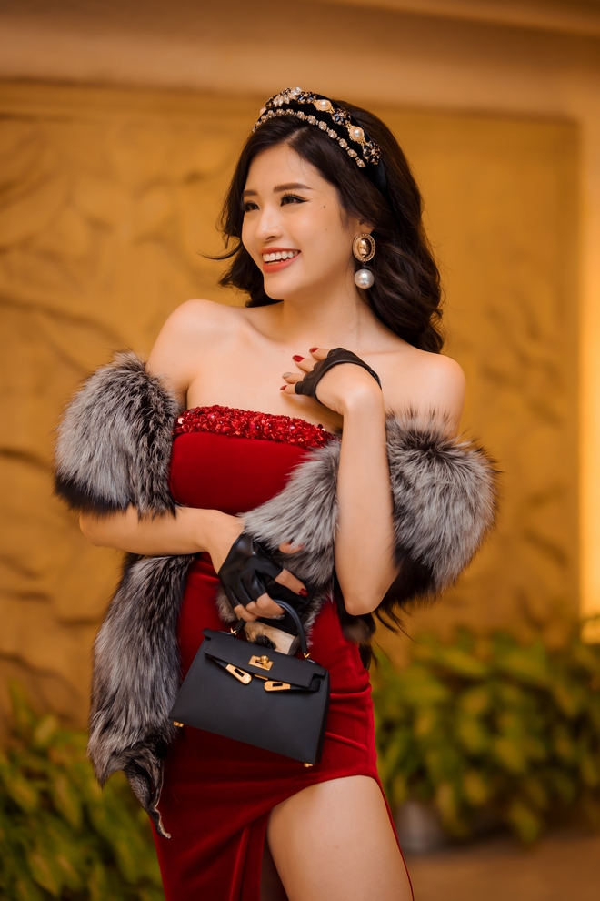 Hoa hậu Phan Hoàng Thu khoe vai trần hút mắt - Ảnh 2.