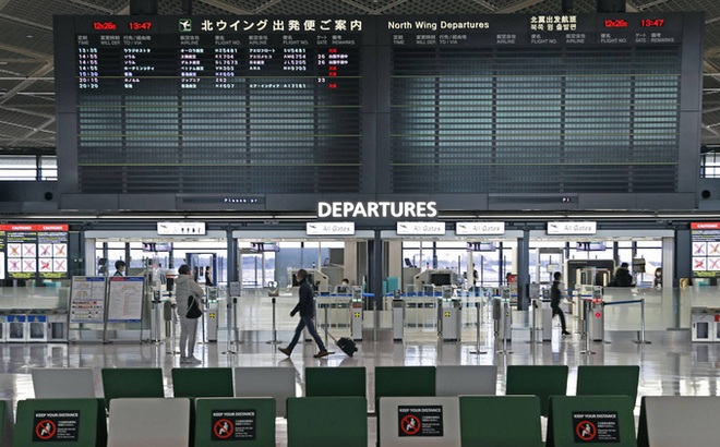 Nhật Bản sẽ cấm nhập cảnh đối với người nước ngoài từ tất cả các quốc gia từ ngày 28-12. Ảnh: Kyodo
