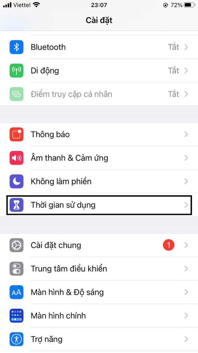 Hướng dẫn cách tắt quảng cáo khi xem video YouTube trên iPhone - Ảnh 1.