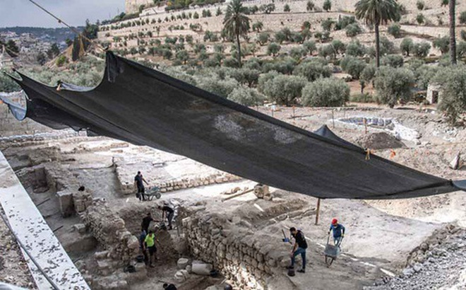 Toàn cảnh công trường khai quật nhà tắm nghi lễ - Ảnh: CƠ QUAN QUẢN LÝ CỔ VẬT ISRAEL
