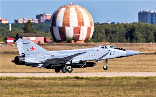 Chiếc MiG-31 mang Sản phẩm 293 trong một buổi thử nghiệm; Nguồn: naukatehnika.com.