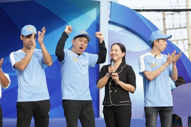 Việt Hương khóc nức nở trong show truyền hình khi nhắc đến cố nghệ sĩ Chí Tài - Ảnh 1.