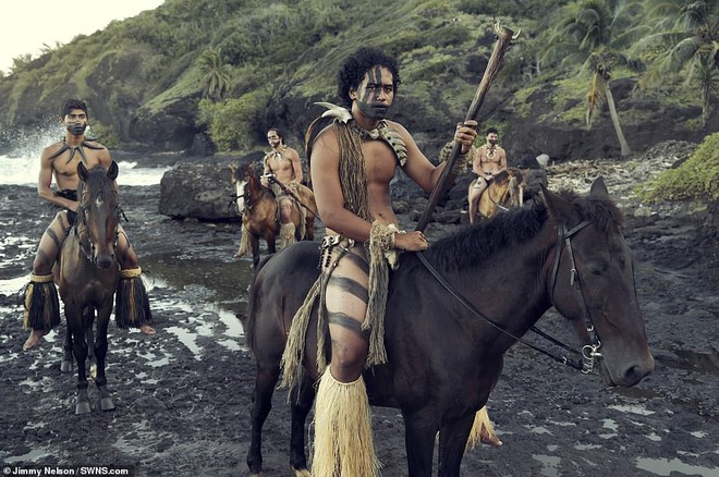 Chùm ảnh ấn tượng về bộ lạc sống tách biệt nhất thế giới ở Thái Bình Dương - Ảnh 5.
