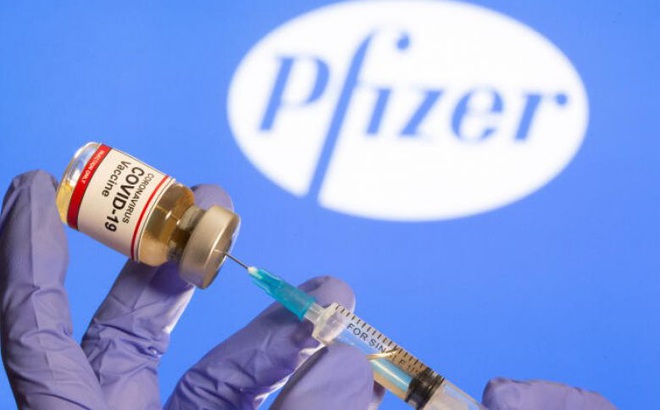 Vaccine của Pfizer đã được giới chức Anh cấp phép sử dụng đầu tiên. Ảnh: Reuters