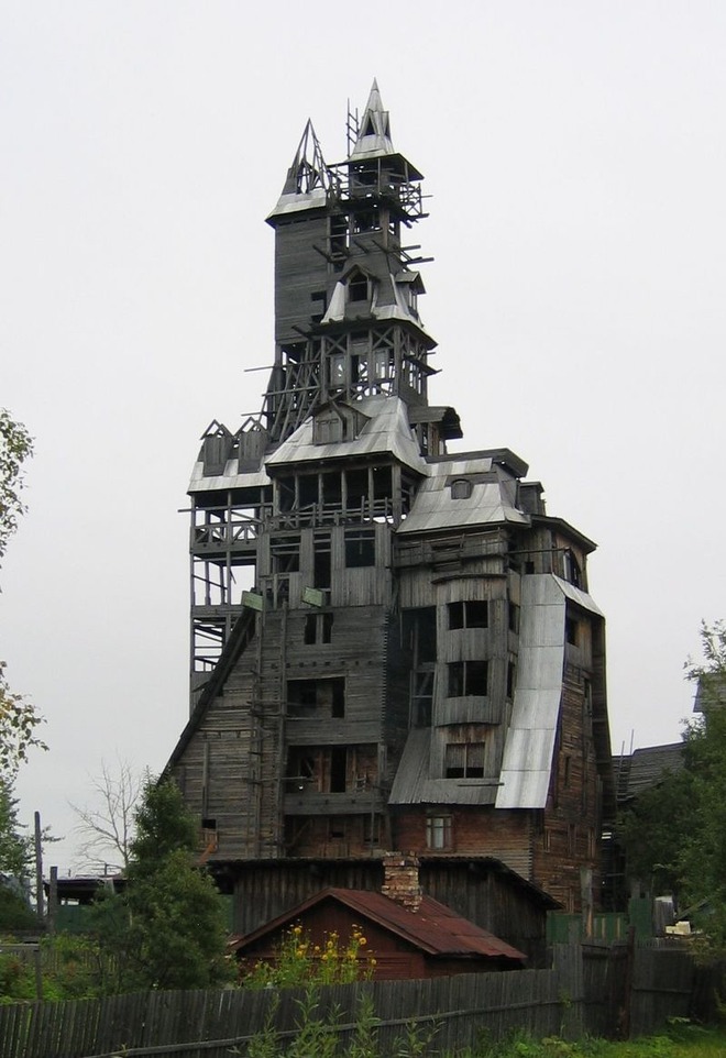 Lạ mắt với kiến trúc độc đáo của căn nhà gỗ 13 tầng ở Nga - Ảnh 4.