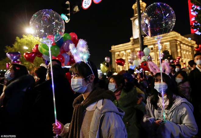 Nhật, Hàn lặng lẽ; Triều Tiên chào đón năm mới 2021 bằng màn pháo hoa hoành tráng dài 10 phút - Ảnh 2.