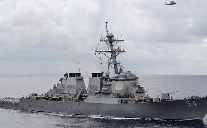 Tàu sân bay Mỹ USS Curtis Wilbur (Ảnh: Reuters).