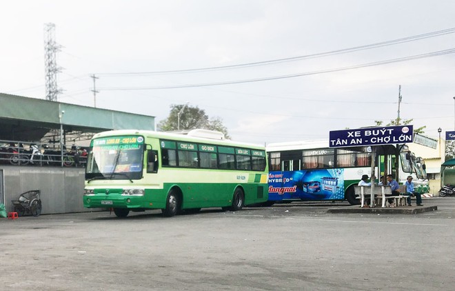 Tìm hành khách trên 2 tuyến xe buýt Long An - TP HCM có nữ sinh viên tiếp xúc gần với BN 1349 - Ảnh 1.