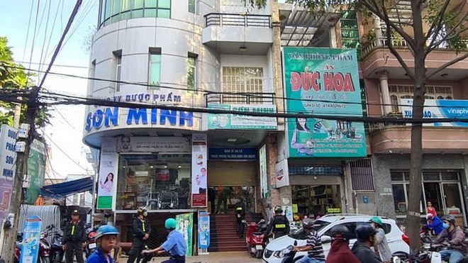 Công an bao vây khám xét nhà thuốc Sơn Minh - Sĩ Mẫn ở Biên Hòa - Ảnh 4.