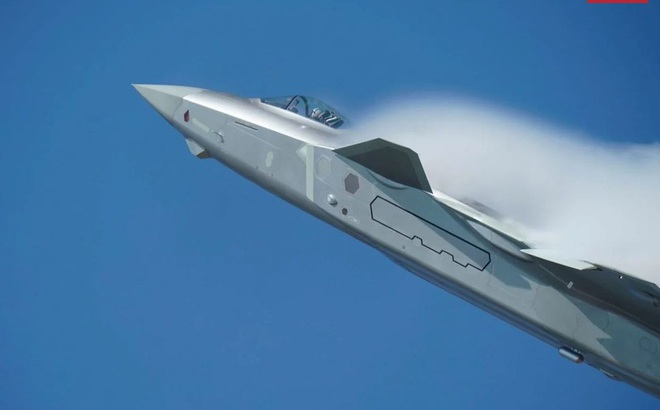 Tiêm kích J-20 Trung Quốc